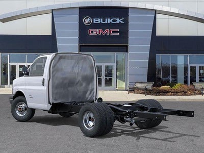 2025 GMC Savana Cutaway 3500 Base