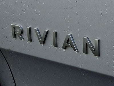 2024 RIVIAN R1S Adventure