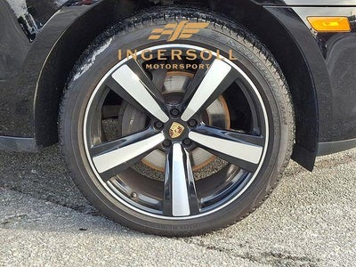 2023 Porsche Macan Base