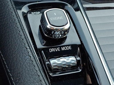 2016 Volvo XC90 T6 Momentum