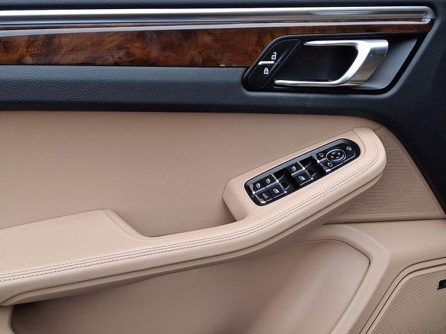 2022 Porsche Macan Base