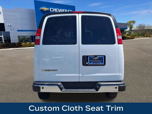 2025 Chevrolet Express Passenger 1LT