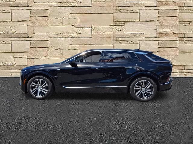2024 Cadillac LYRIQ Luxury 2
