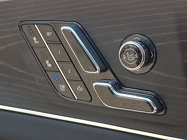 2024 Cadillac LYRIQ Luxury 2
