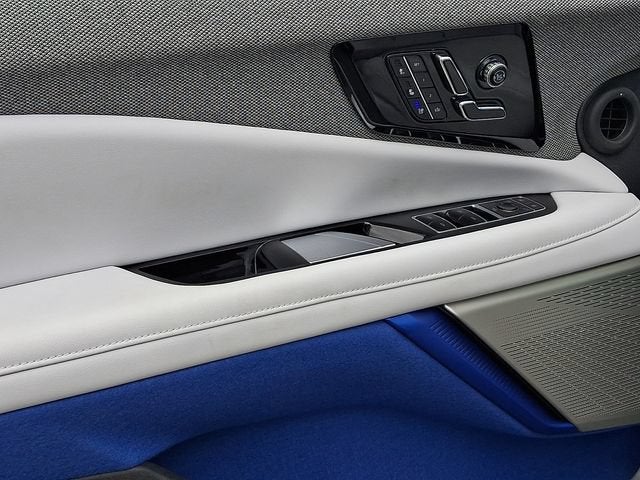 2025 Cadillac OPTIQ Luxury 2