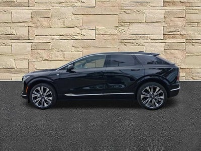 2025 Cadillac OPTIQ Luxury 2