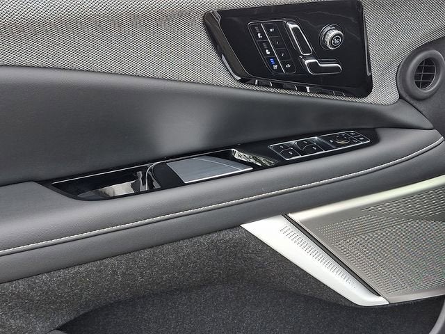 2025 Cadillac OPTIQ Luxury 2