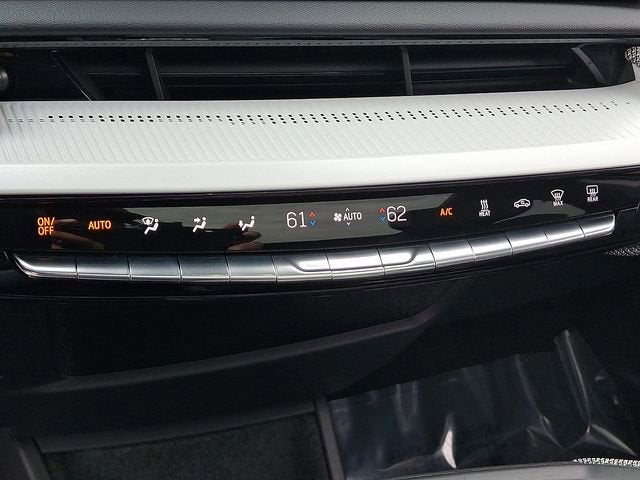 2025 Cadillac OPTIQ Luxury 2