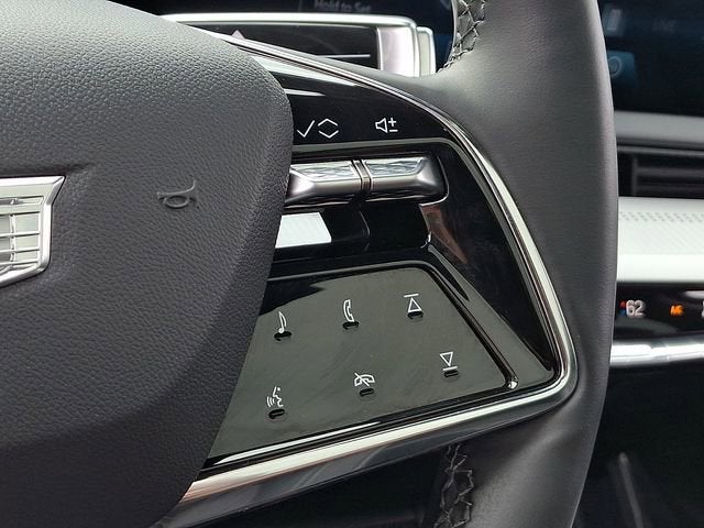 2025 Cadillac OPTIQ Luxury 2