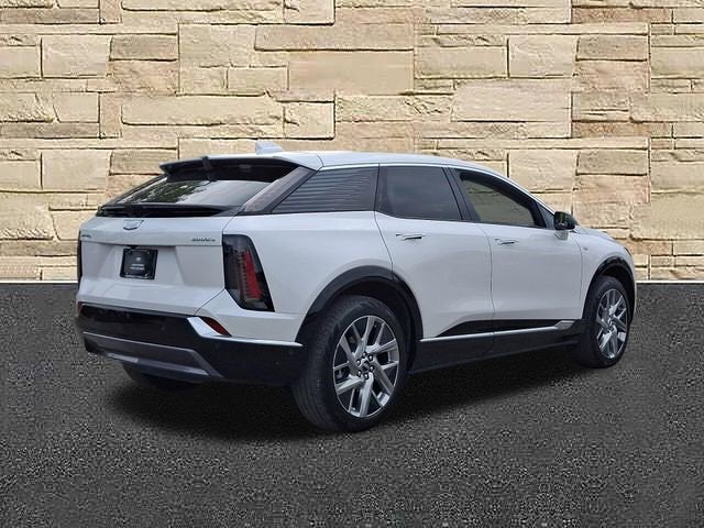 2025 Cadillac OPTIQ Luxury 2