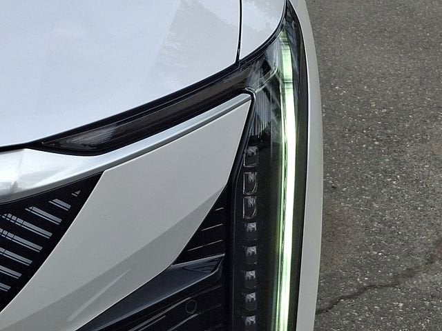2025 Cadillac OPTIQ Luxury 2
