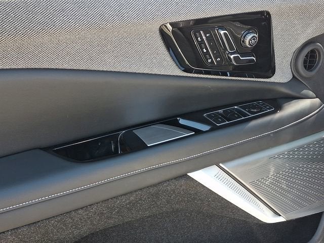 2025 Cadillac OPTIQ Luxury 2