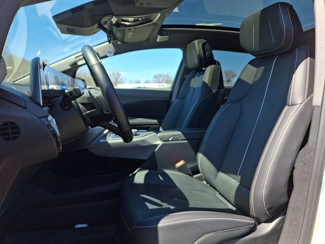 2025 Cadillac OPTIQ Luxury 2