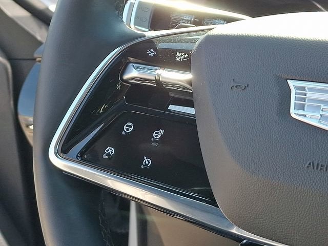 2025 Cadillac OPTIQ Luxury 2