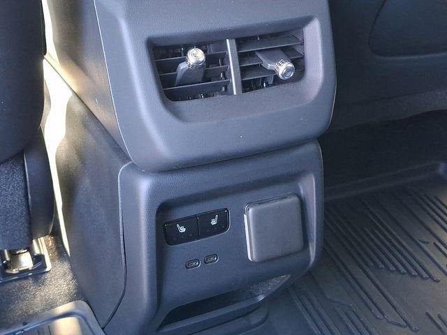 2025 Cadillac OPTIQ Luxury 2