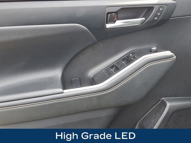 2023 Toyota Highlander Hybrid XLE Bronze