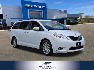 2014 Toyota Sienna XLE 7 Passenger