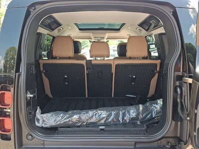 2025 Land Rover Defender 110 P300