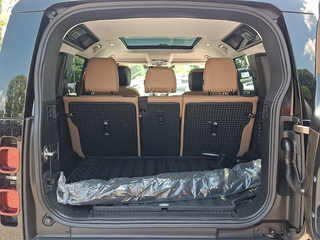 2025 Land Rover Defender 110 P300