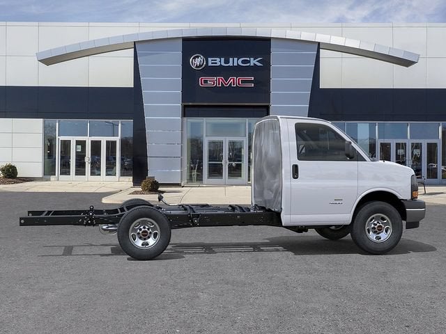 2026 GMC Savana Cutaway 3500 1WT